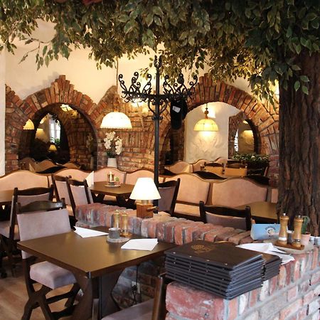 Hotel Restaurant Adria Kroatien Bad Ems Exterior foto
